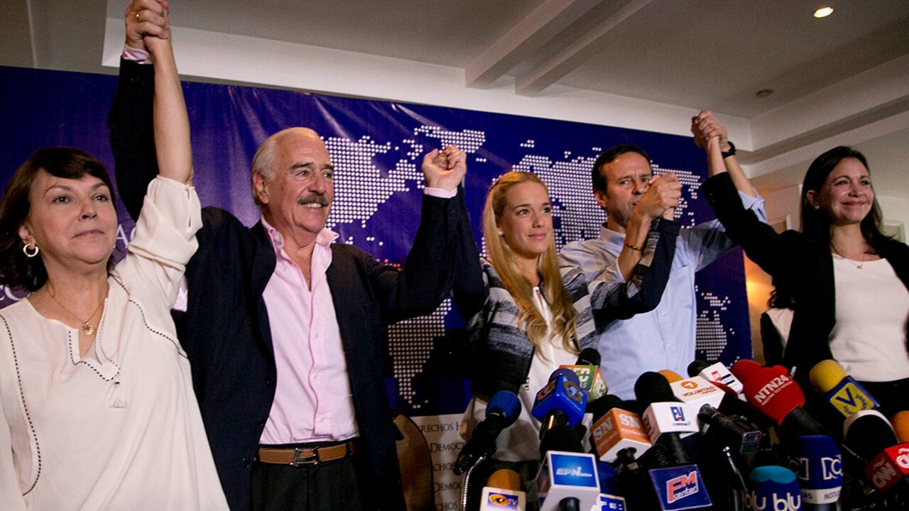 Mitzy Capriles, Andres Pastrana, Lilian Tintori, Jorge Quiroga y Maria Corina Machado. Foto: AP