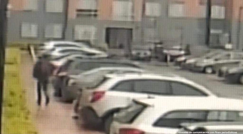 Fiscalía reveló videos del caso Adriana Pinzón. El presunto asesino llegó a la vivienda de la víctima y salió con una bolsa de basura “muy pesada”.