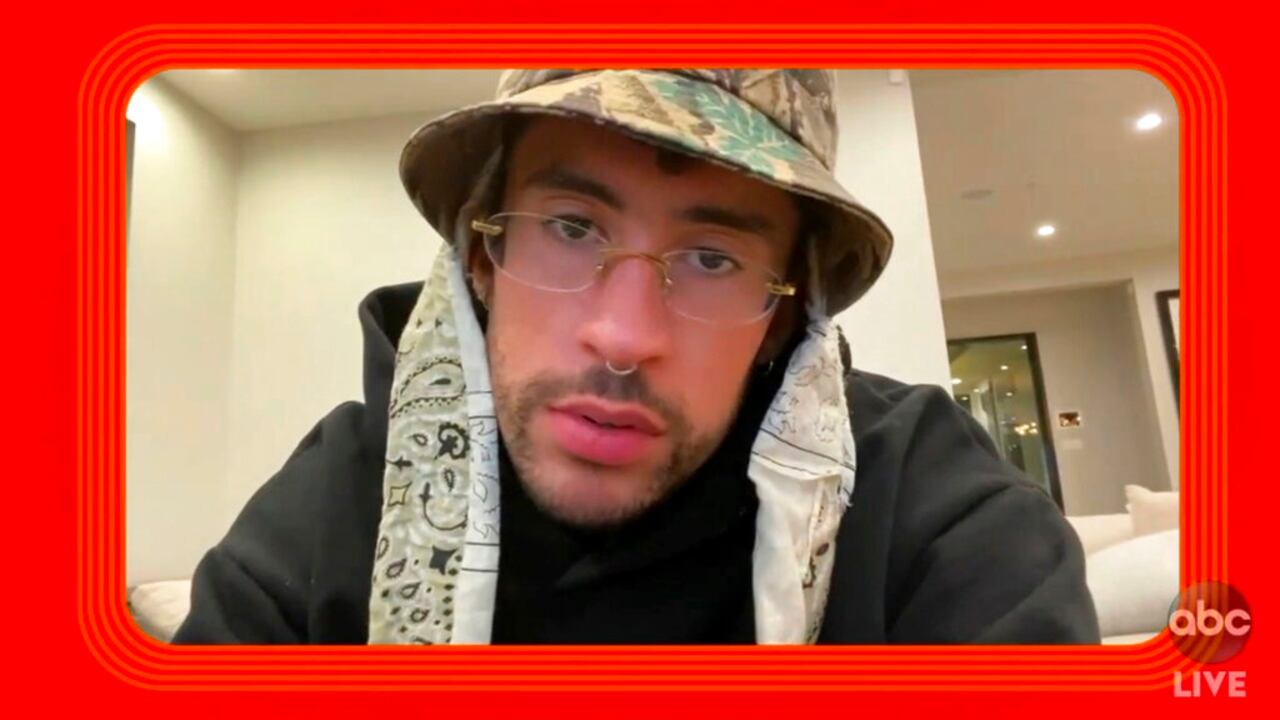 Bad Bunny anuncia que dio positivo para coronavirus