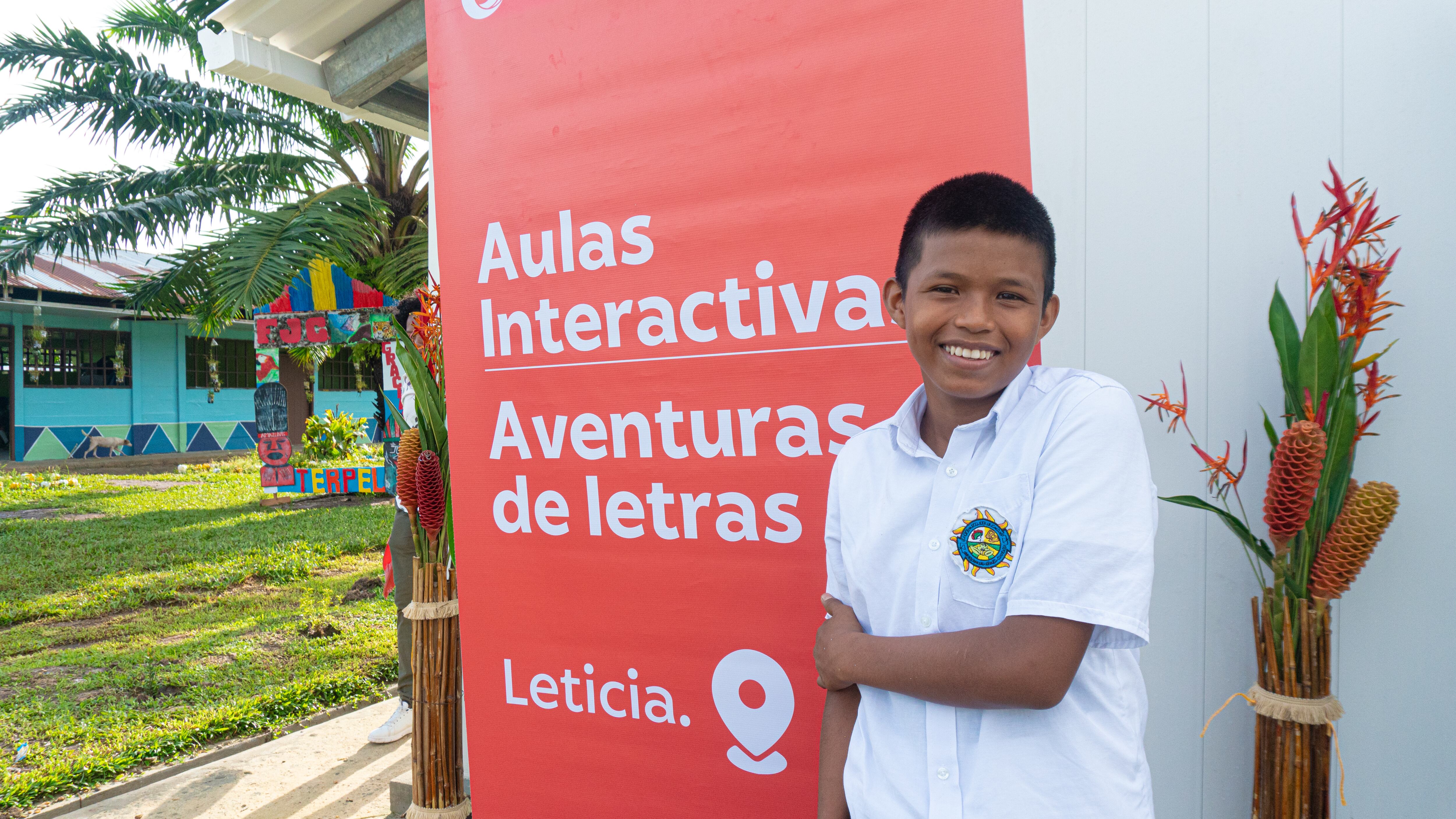 El aula Interactiva de la I.E. Francisco José de Caldas en Leticia, es la quinta que entrega la Fundación Terpel en el país.