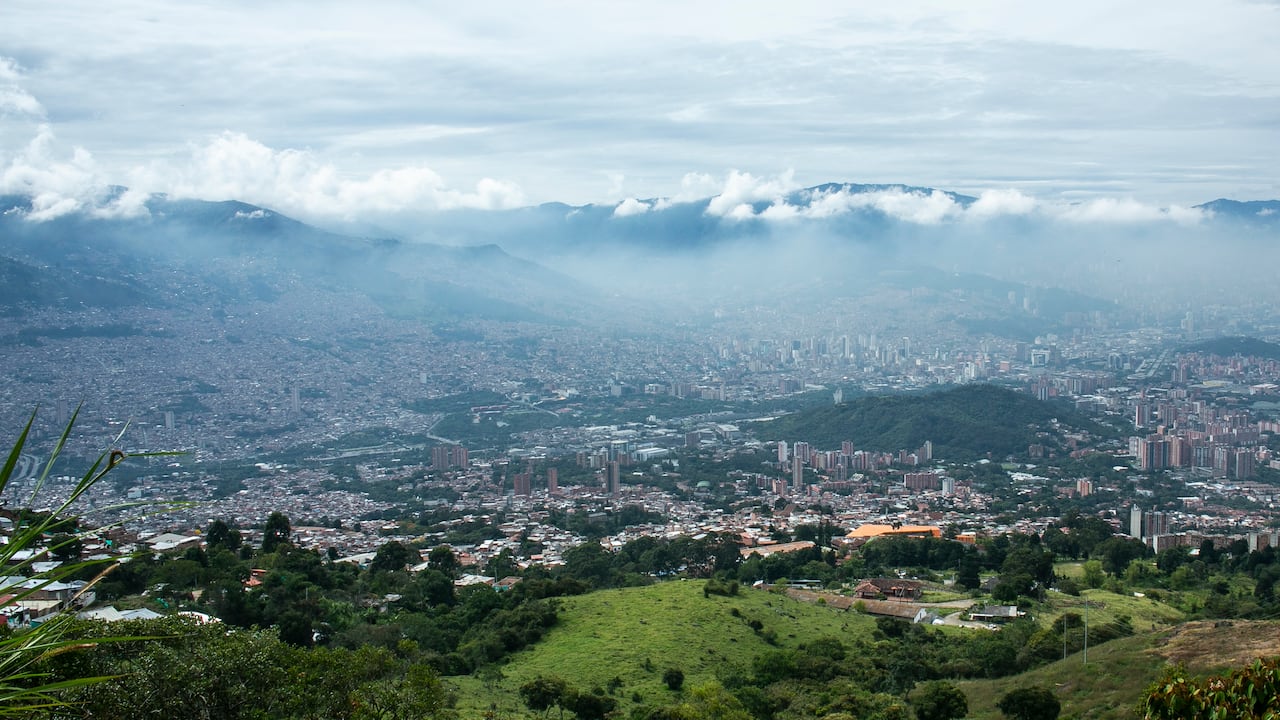 Medellín desde el cerro El Picaho, al occidente de la ciudad.