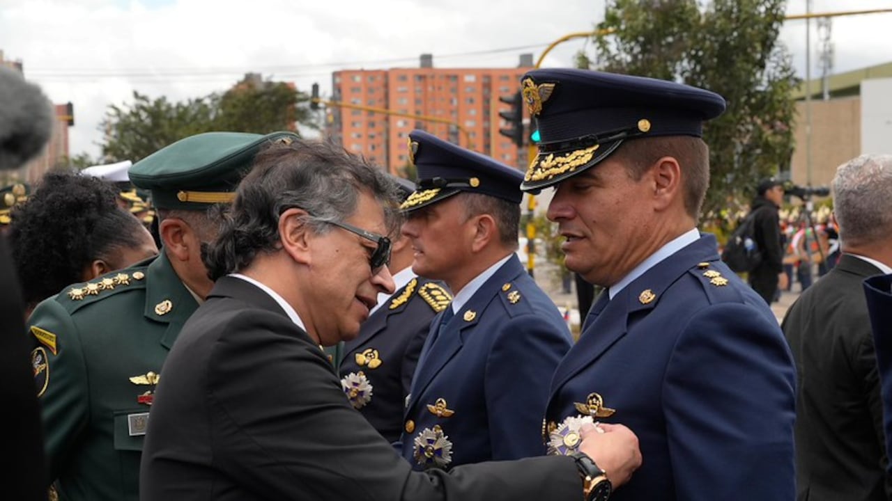 El presidente saliente Gustavo Petro en el desfile militar dle 20 de julio.
