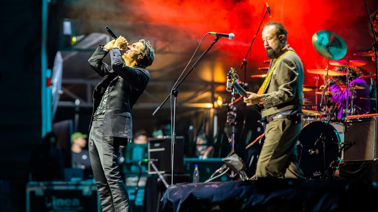 Leonardo de Lozanne en las voces y Cha! Ramírez en el bajo de Fobia. La banda mexicana regresó al país sonando precioso y dejó una postal inolvidable para el evento.
