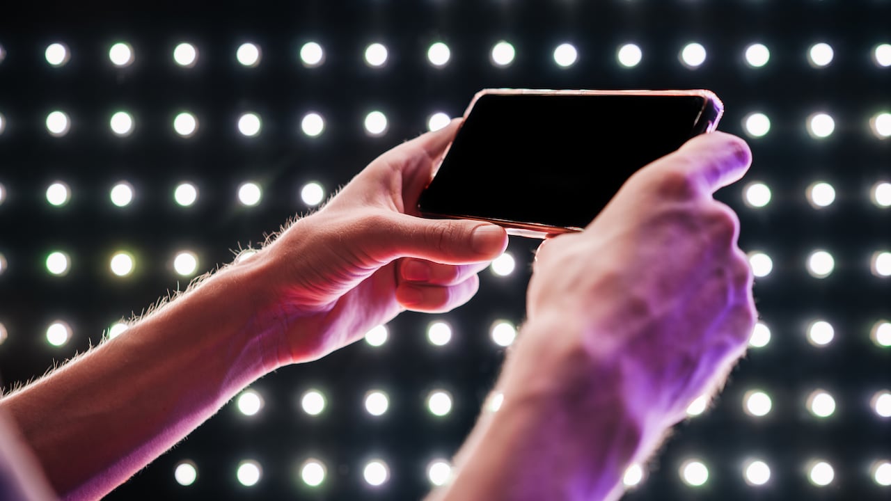 Las pantallas rectas siguen siendo consumidas; sin embargo, el mercado ofrece diferentes alternativas a los usuarios.