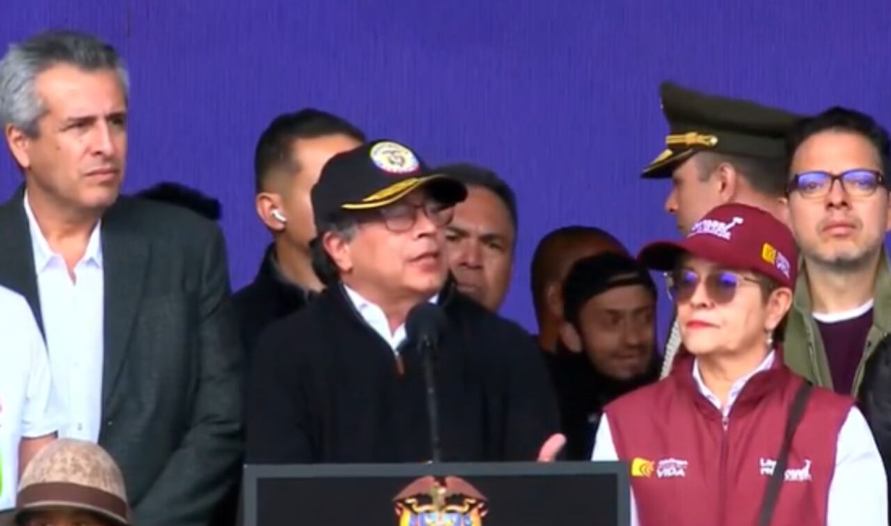 Habla el presidente a los manifestantes en la plaza de Bolívar