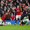 Luis Díaz fue víctima la fuerza excesiva de Casemiro