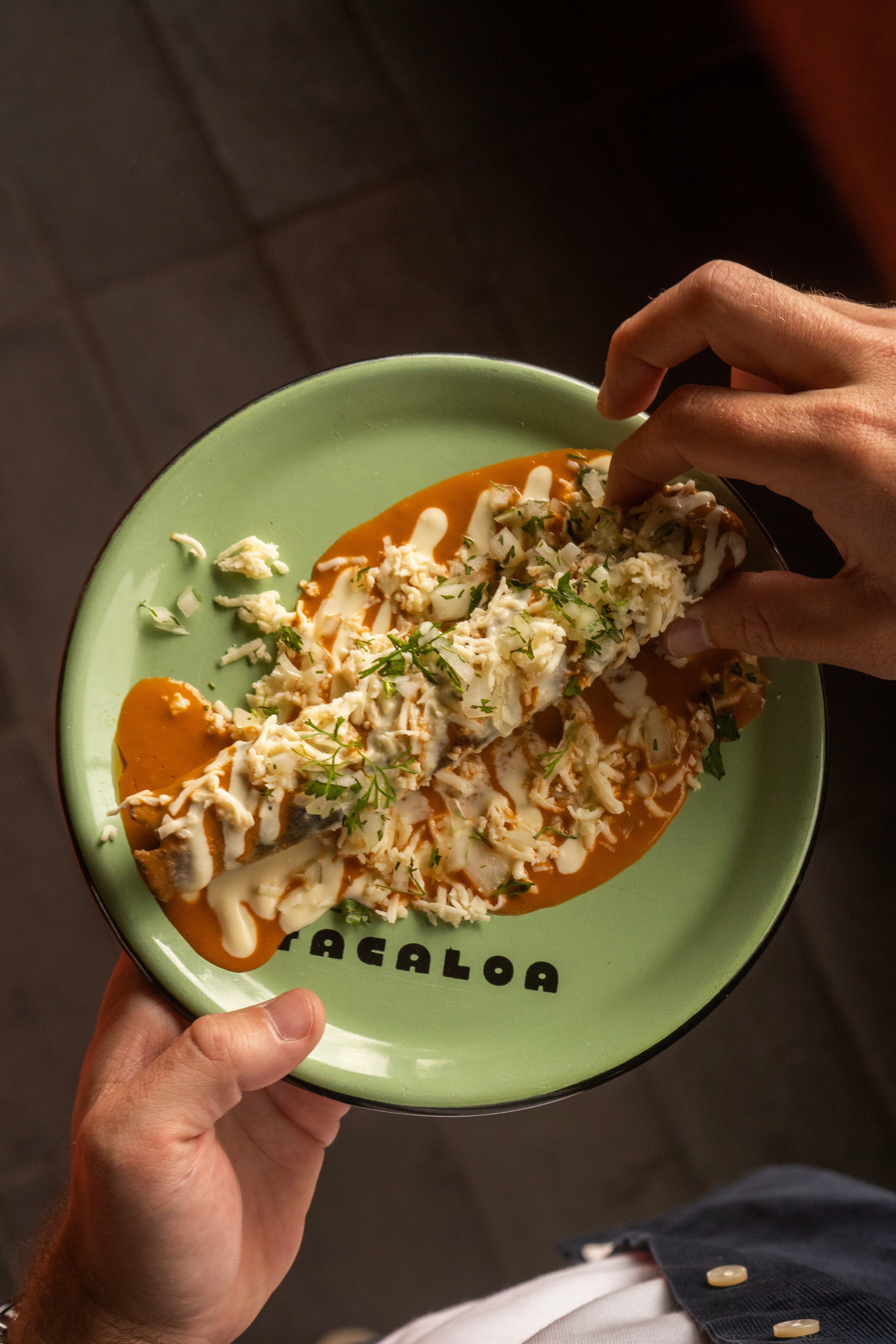 Santiago Moctezuma es el chef mexicano detrás de Tacaloa el nuevo restaurante que aterrizó en el barrio Siete de Agosto en Bogotá.