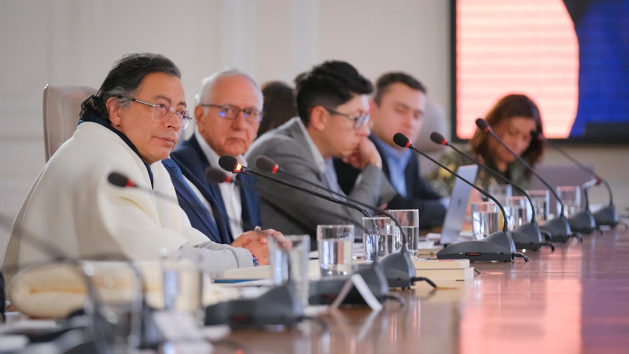 El presidente, Gustavo Petro, y Guillermo Alfonso Jaramillo, ministro de Salud, el 24 de junio de 2025 en el consejo de ministros adelantado en la Casa de Nariño, en Bogotá