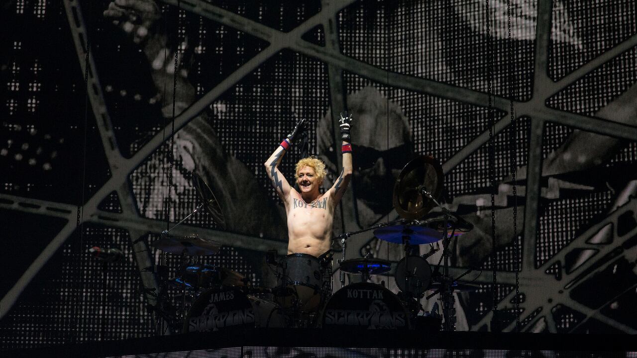El baterista James Kottak