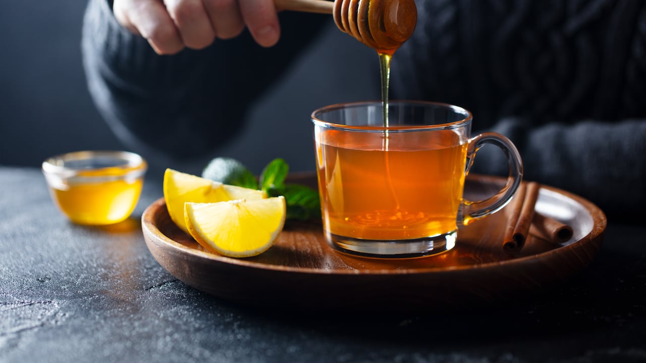 Si las personas consumen más calorías de las que queman con frecuencia, en especial en el caso de los alimentos ricos en carbohidratos, se presenta el riesgo de tener los triglicéridos altos.