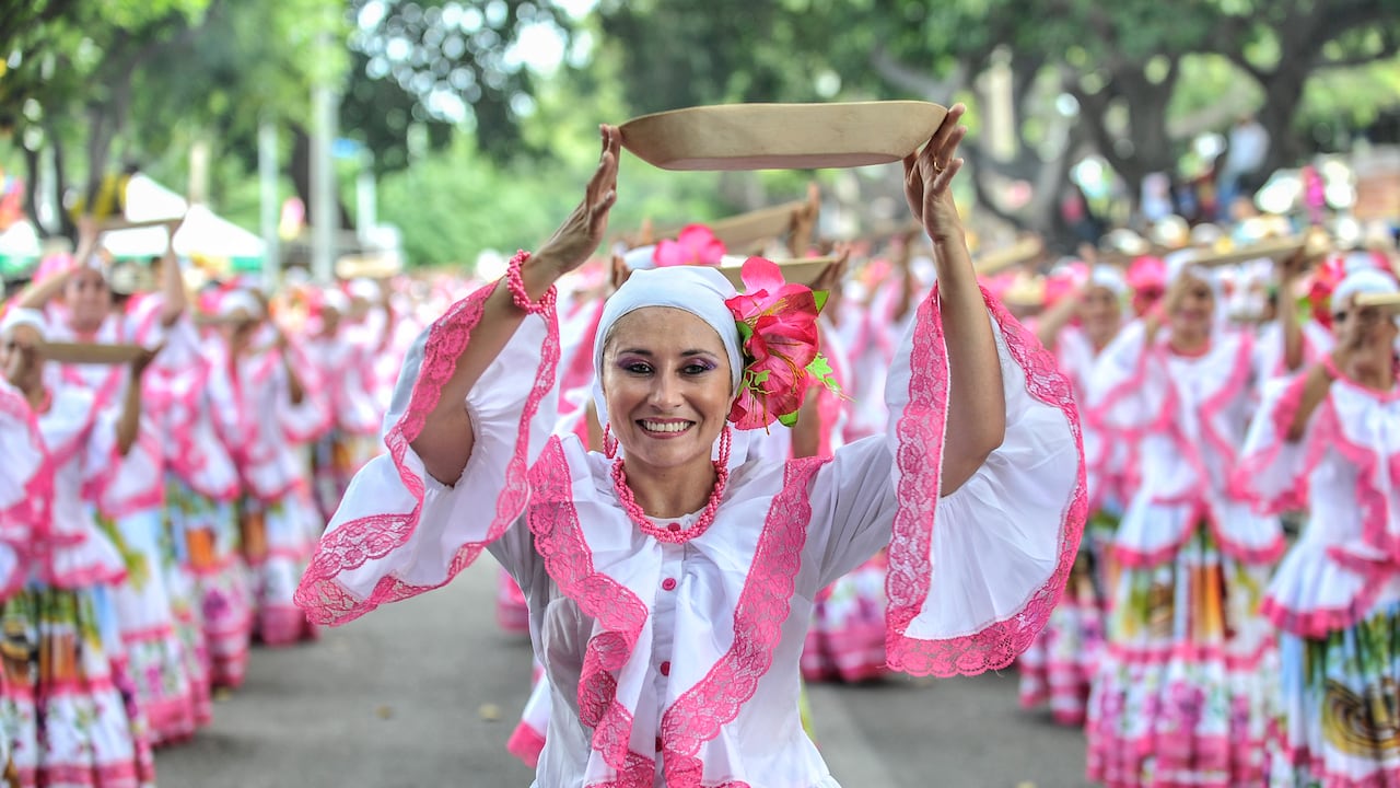 Del movimiento económico que genera el Carnaval de Barranquilla se benefician anualmente, de forma directa, al menos 3.176 personas que hacen parte de los equipos de producción y logística.