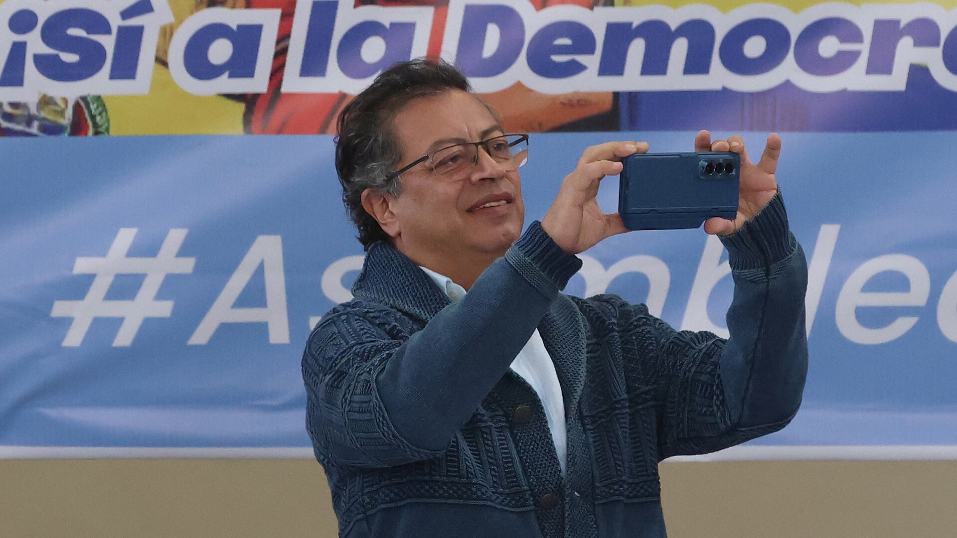 Gustavo Petro  celular