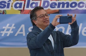 Gustavo Petro celular
