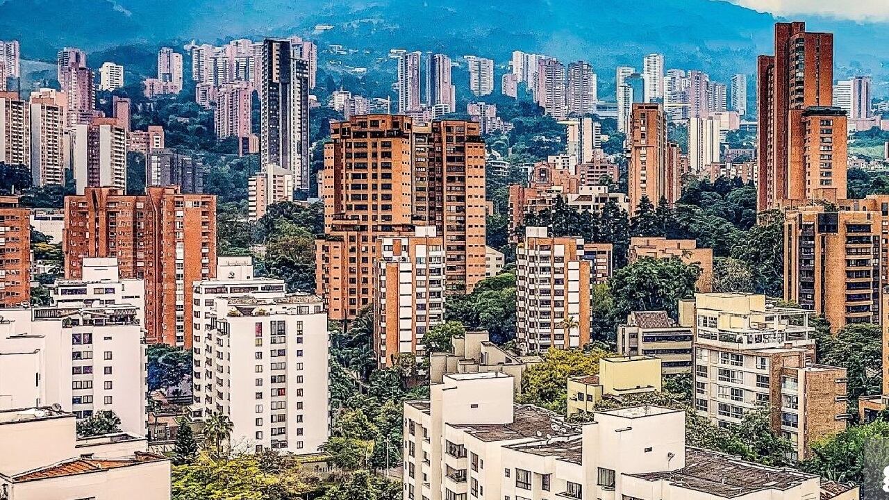 Una panorámica de El Poblado, uno de los barrios más costosos de Medellín.
