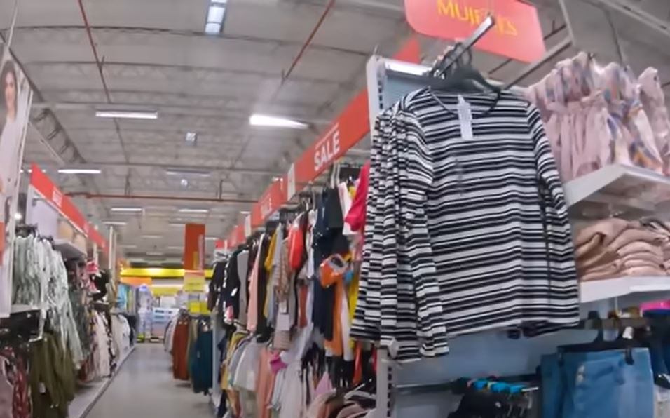 Hay rebajas en las secciones de hombre, mujer y niños