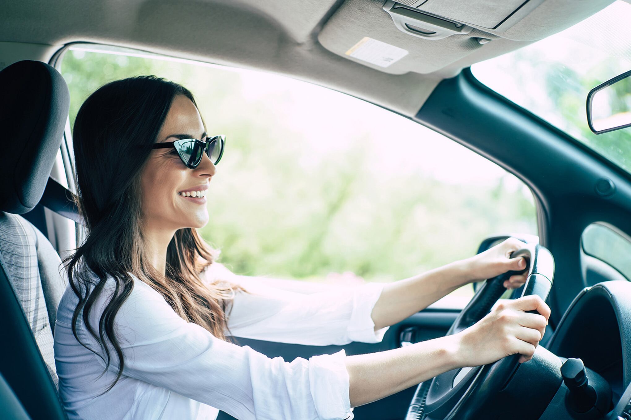 Mujer manejando, mujer conduciendo.