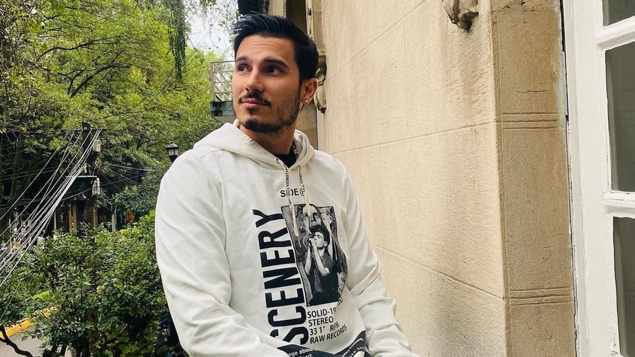 Pipe Bueno presumió su abdomen tras perder varios kilos.