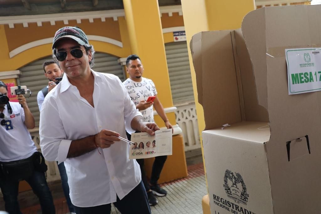 Alejandro Char votó en el norte de Barranquilla