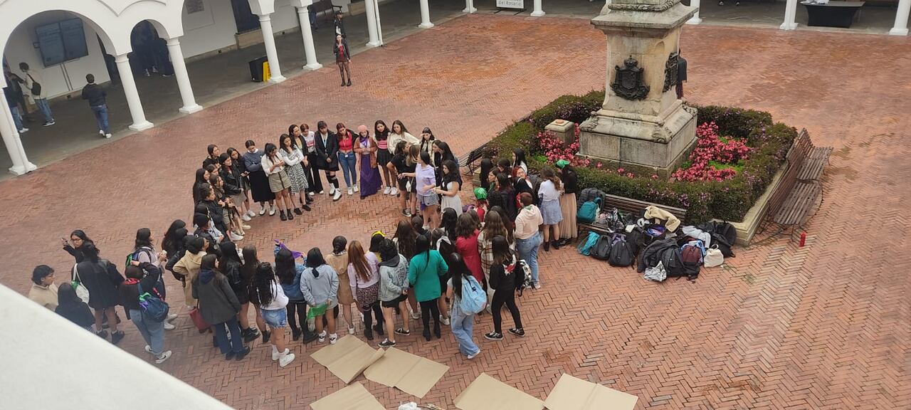 Protesta contra declaraciones de Gómez Martínez en su posesión.