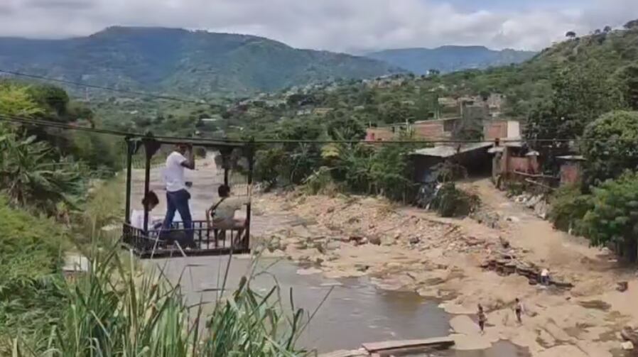 Más de 5000 personas estaban incomunicadas.