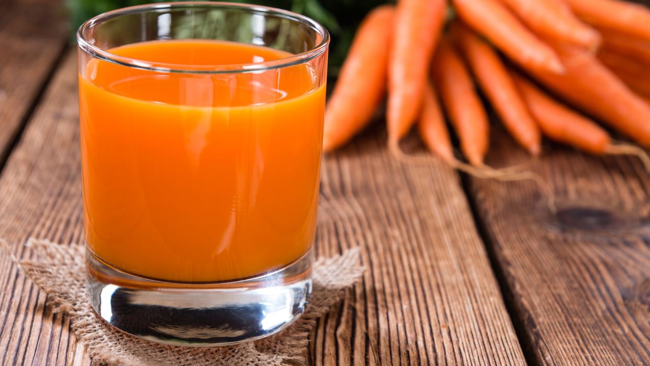 Conozca cuáles son los beneficios de tomar jugo de naranja con zanahoria