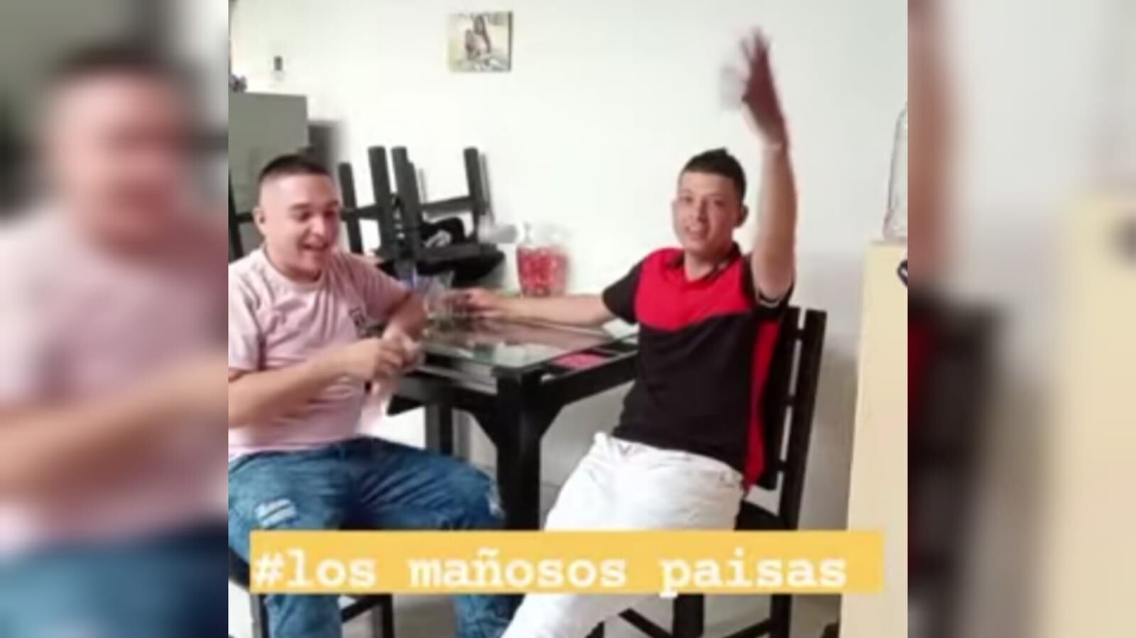 Ante esta situación una gran cantidad de personas que se encontraban en el lugar se agolparon para recoger el dinero