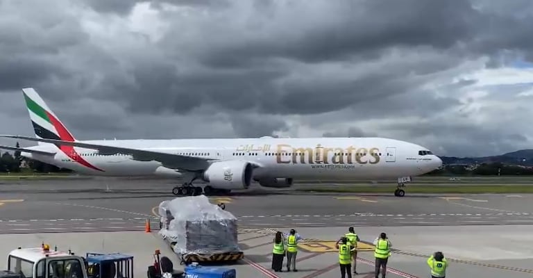 Así fue la llega del primer vuelo de Emirates a Bogotá.