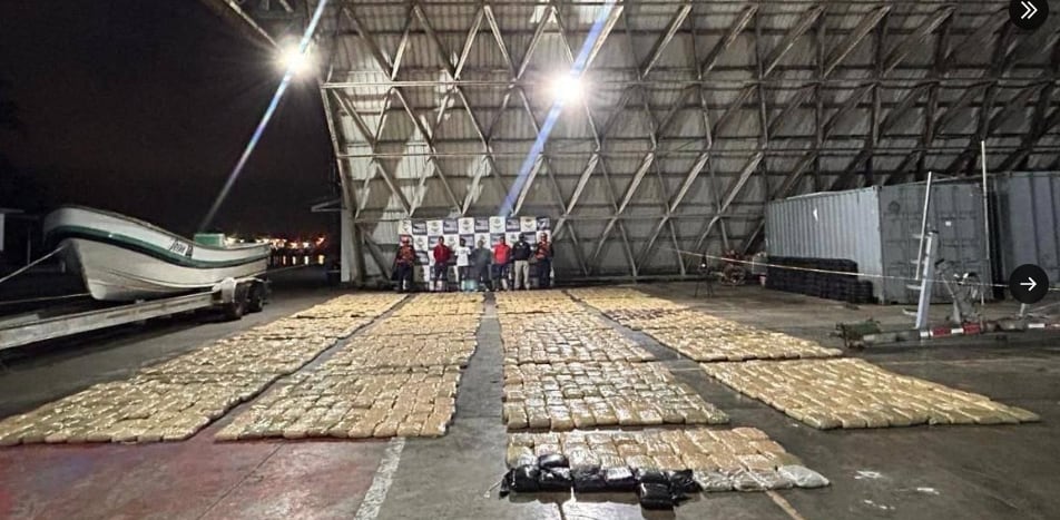 La imagen de la narcolancha fue publicada por el ministro de Defensa Pedro Sánchez.