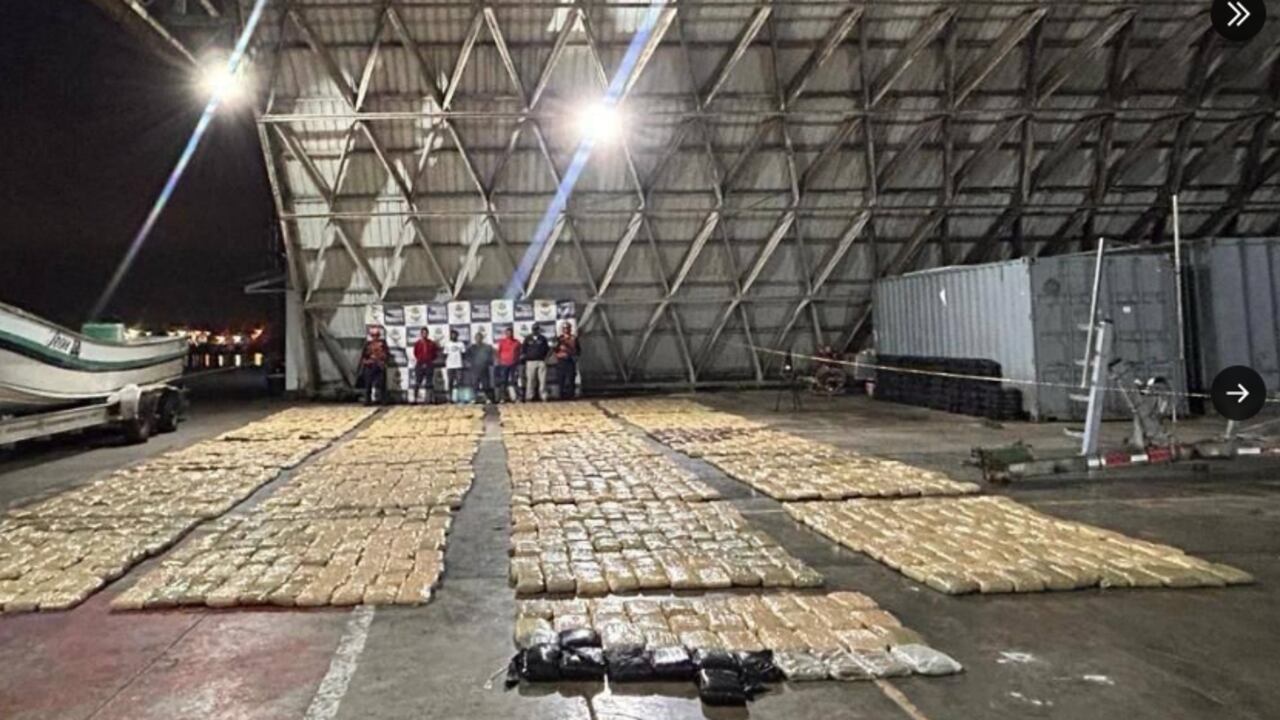 La imagen de la narcolancha fue publicada por el ministro de Defensa. Pedro Sánchez