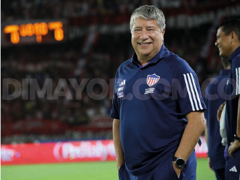 El 'Bolillo' Gómez sonríe en su debut como entrenador del Junior de Barranquilla