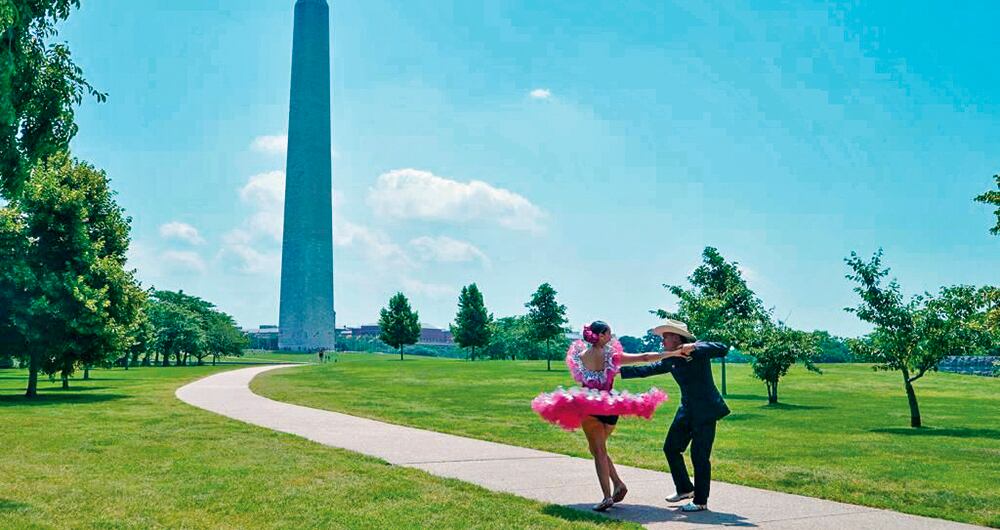 El joropo es un género musical y danza tradicional de Venezuela​​​​ y Colombia.​​Su diversidad se manifiesta en distintas tipologías subregionales. 