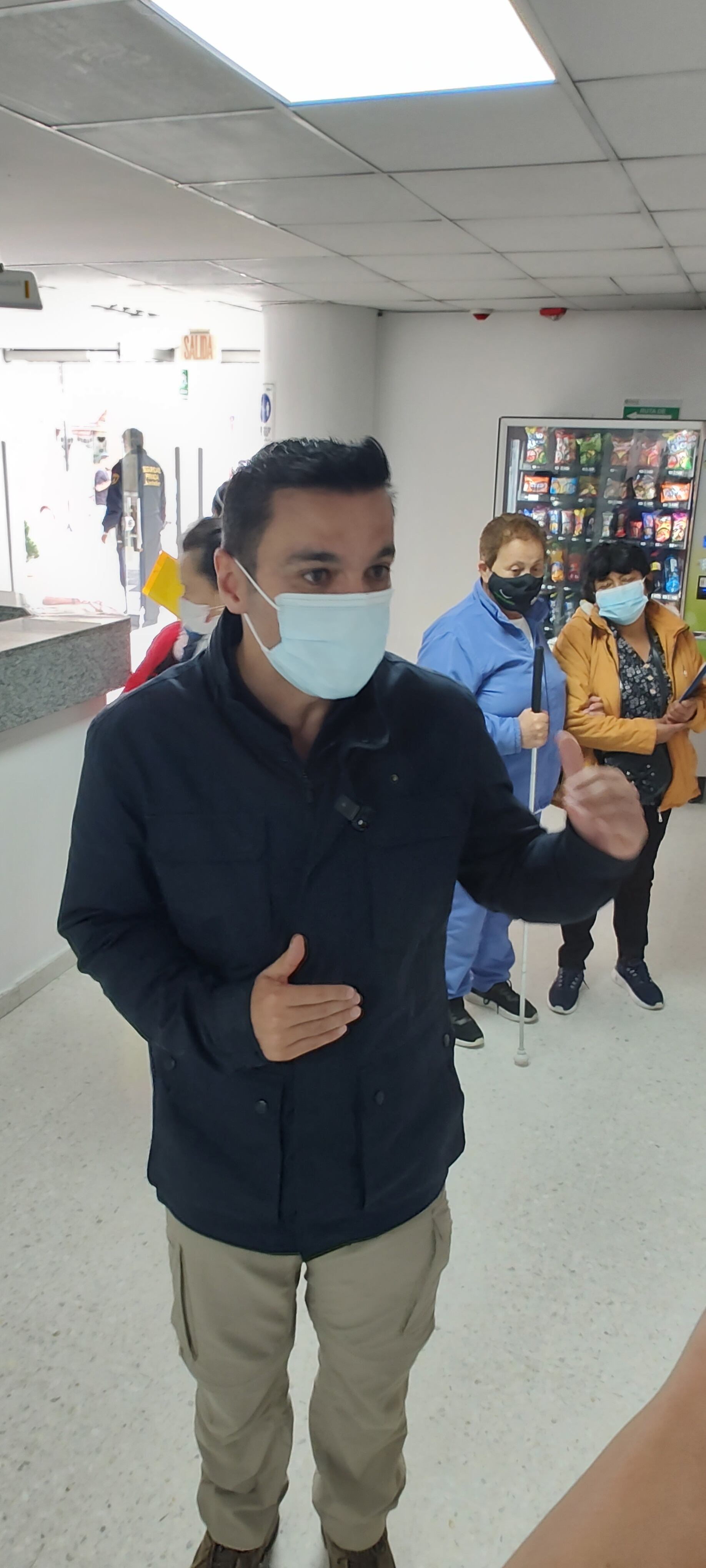 Juan Diego Alvira, Hospitales