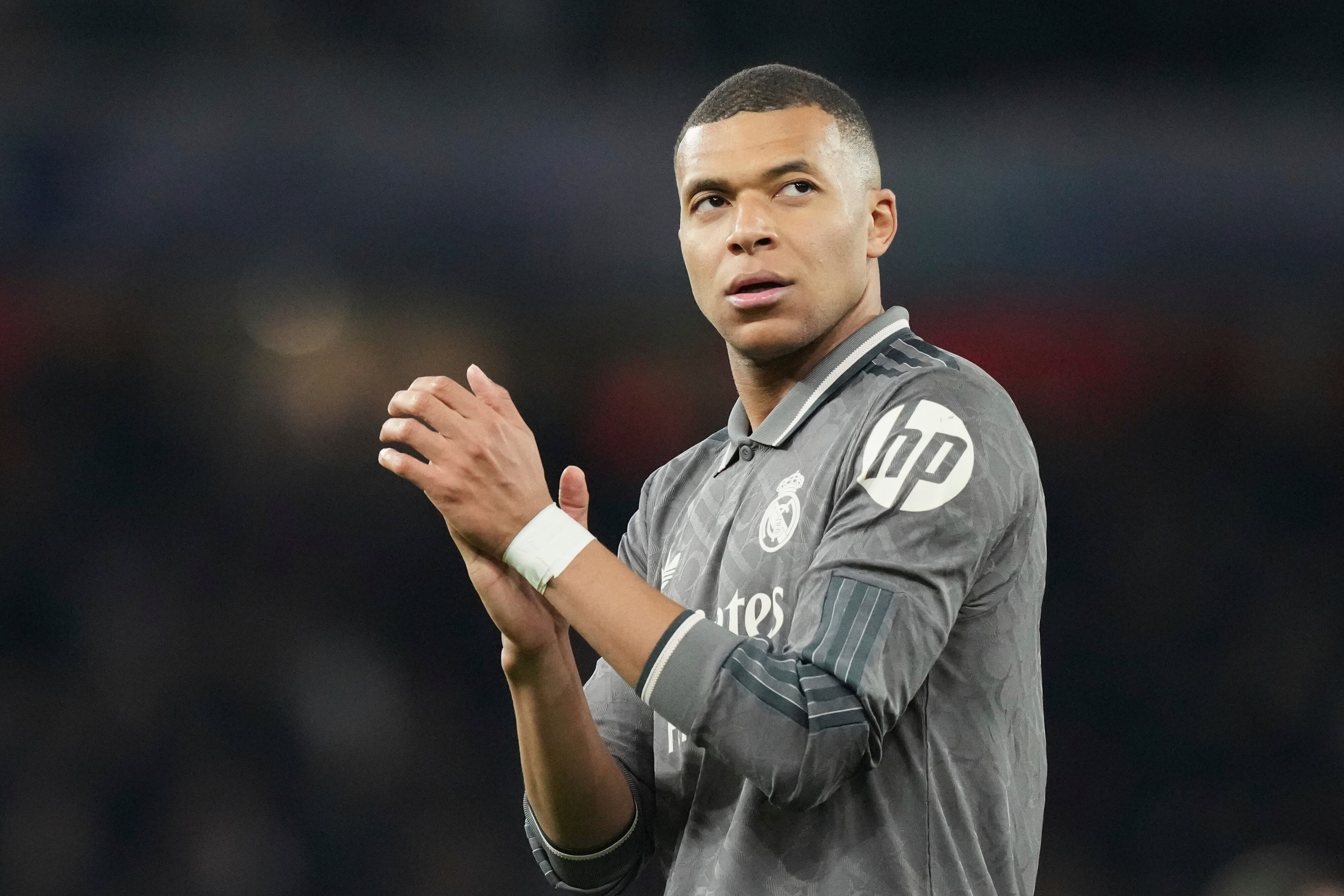 FILE - Real Madrid's Kylian Mbappe applauds fans at the end of the Champions League quarterfinal first leg soccer match between Arsenal and Real Madrid at the Emirates Stadium in London, Tuesday, April 8, 2025. Kylian Mbappé's legal team is going on the attack to try and solve the legal dispute between the World Cup winner and his former club PSG. (AP Photo/Frank Augstein, File)