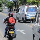 Cali: Cada vez son más frecuentes los accidentes en la ciudad por imprudencia de ambulancia, entre otras el uso indebido del carril del Mío. En lo corrido del año ya van más de 10, en esta ocasión un ciclista fue la víctima mortal. Foto José L Guzmán. El País, julio 29-23