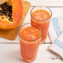 El agua de papaya tiene muchos beneficios sobre el sistema digestivo.