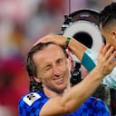 Cristiano Ronaldo despidiendo a Luka Modric tras la victoria de Portugal sobre Croacia.