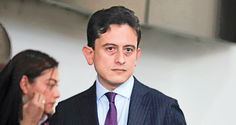 Roy Barreras y Gloria Arizabaleta habrían presionado por puestos clave, en Buenaventura y Cali, al entonces director de la Dian,  Luis Carlos Reyes.