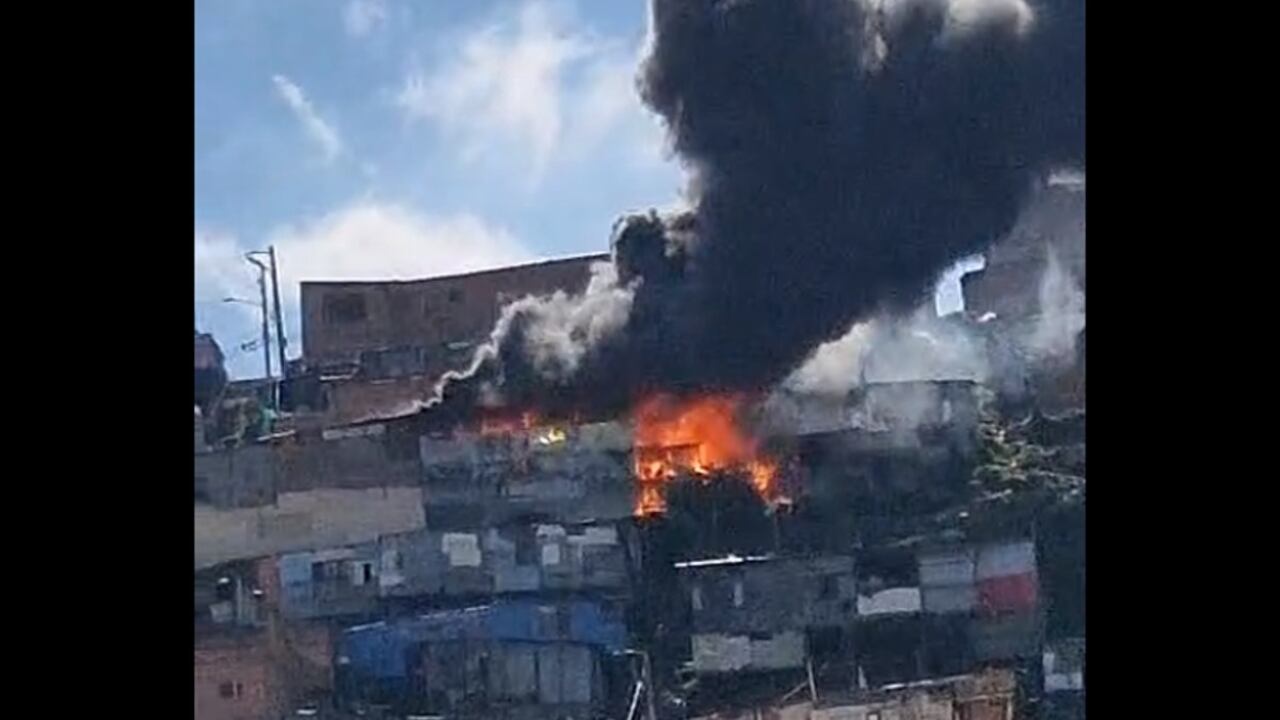 Imagen del incendio registrado en la tarde de este jueves.