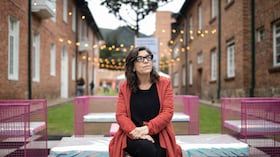 La directora de cine venezolana Mariana Rondón posa para una foto durante una entrevista en el marco del BAM 2026 (Mercado Audiovisual de Bogotá), en Bogotá, el 7 de julio de 2026. Venezuela ya estaba en ruinas cuando ocurrieron los terremotos.