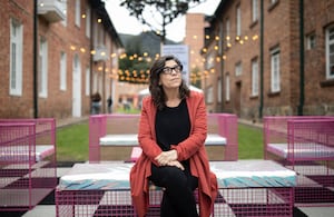 La directora de cine venezolana Mariana Rondón posa para una foto durante una entrevista en el marco del BAM 2026 (Mercado Audiovisual de Bogotá), en Bogotá, el 7 de julio de 2026. Venezuela ya estaba en ruinas cuando ocurrieron los terremotos.