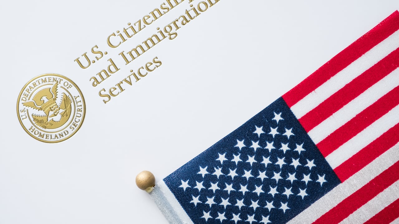 Visas H-1B: ¿quiénes pagarán la tarifa de 100.000 dólares? Estados Unidos aclara la confusión