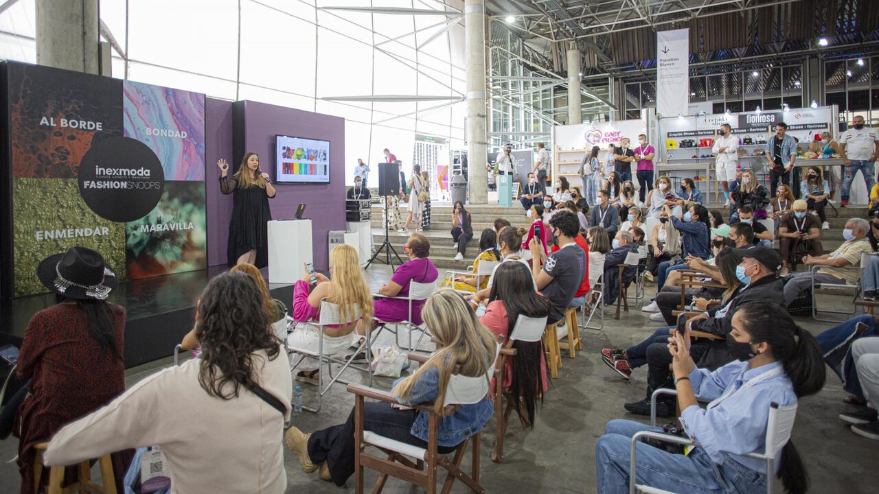Conferencias y charlas sobre el Sistema de Moda actual
