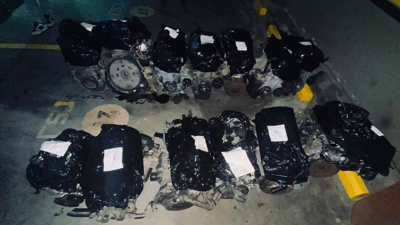 El ‘deshuesadero’ de carros en Bogotá.