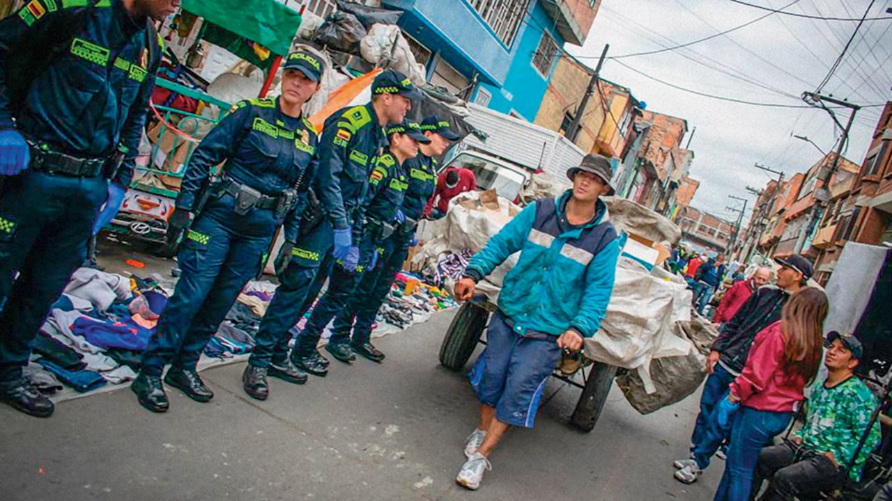 Las autoridades han adelantado varios operativos y golpes a bandas criminales como el Tren de Aragua, Los Camilos y Los Satanás en María Paz, en el sur de Bogotá, pero en la zona el común denominador siguen siendo el tráfico de estupefacientes, los hurtos y los homicidios.
