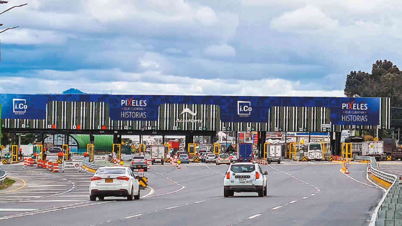 En este render se evidencia la magnitud de la pantalla LED que se está instalando en el peaje Los Andes, en la Autopista Norte de Bogotá.