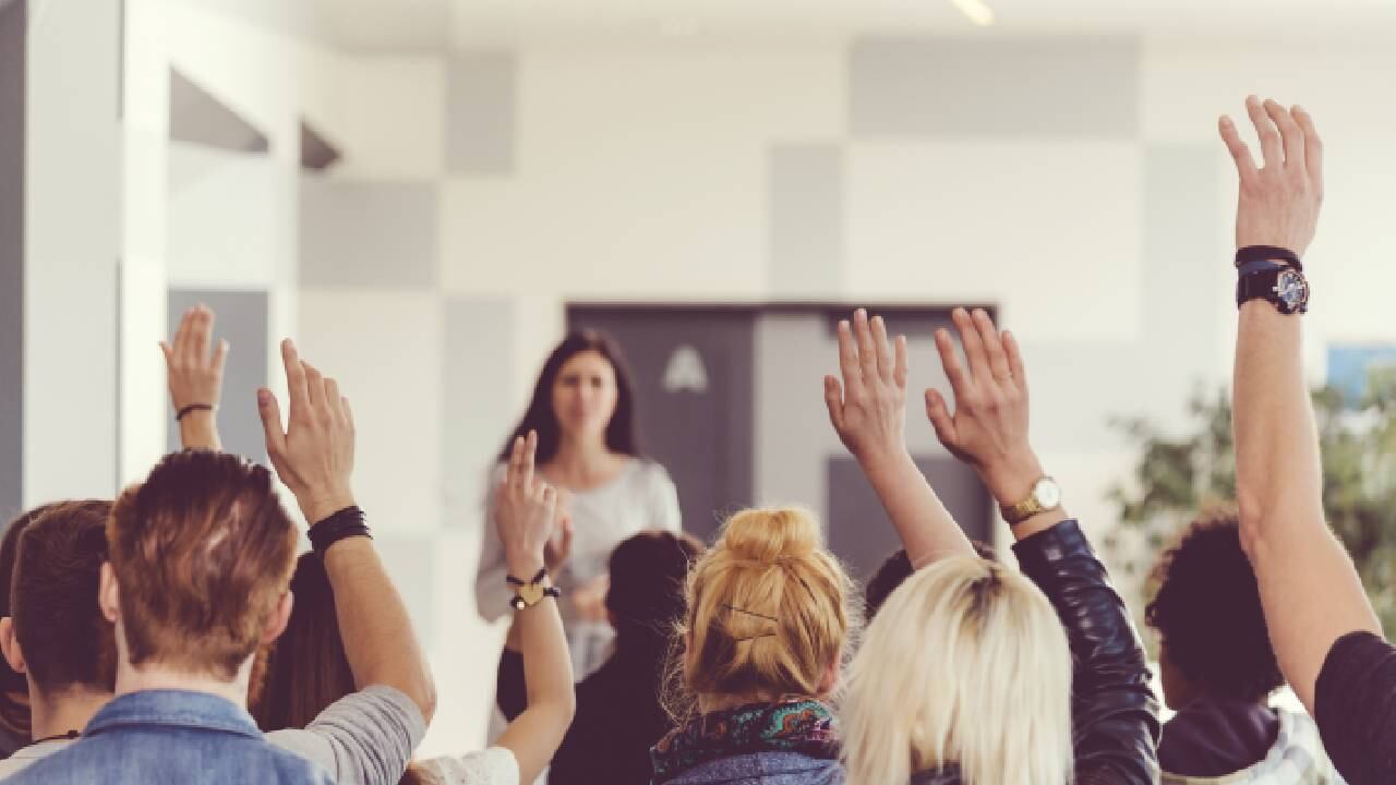 Según la familia de la presunta víctima, esta les preguntó "cómo se sentirían si estuviera saliendo con una persona de 25 años".