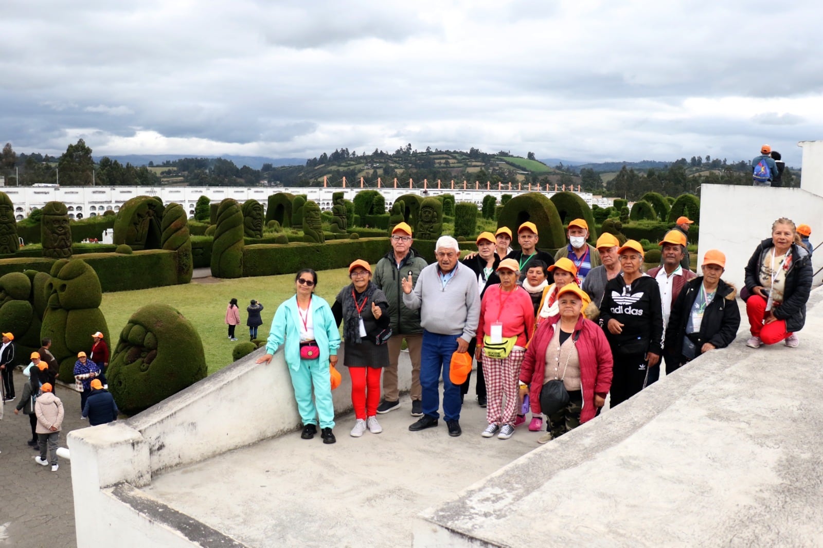 Un grupo de adultos mayores visitó Ecuador en su primera experiencia internacional.