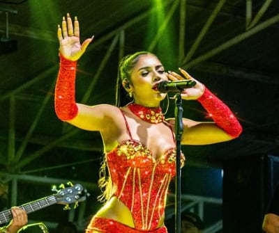 Natalia Curvelo, cantante de música vallenata, fue víctima de millonario robo en Barranquilla.