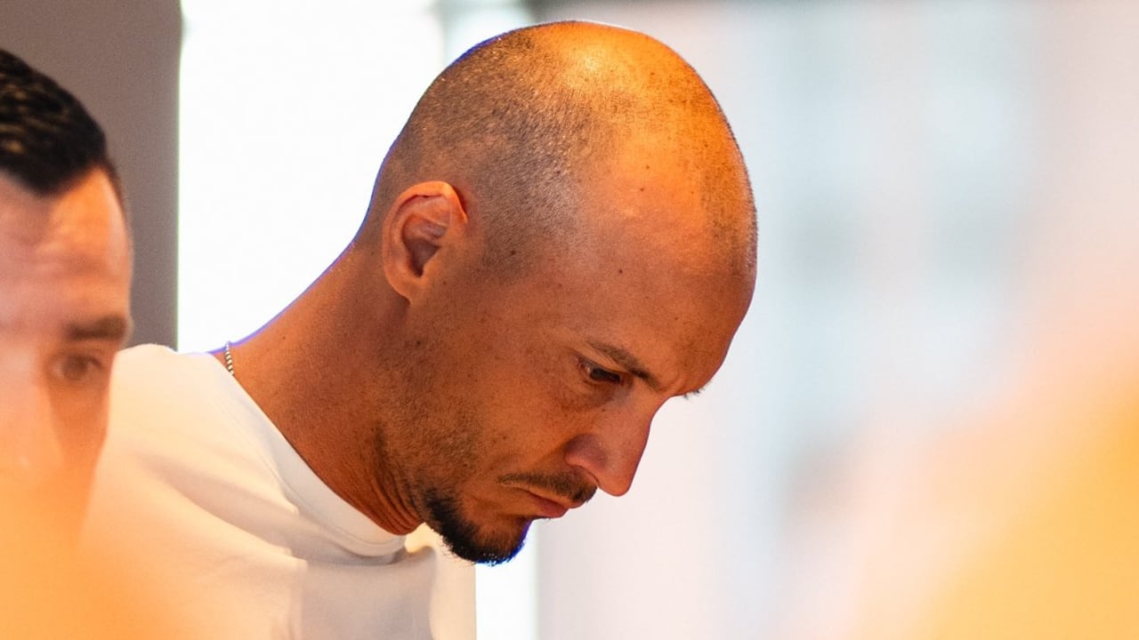 David González, técnico de América que no ha podido dirigir desde la raya en 2025.