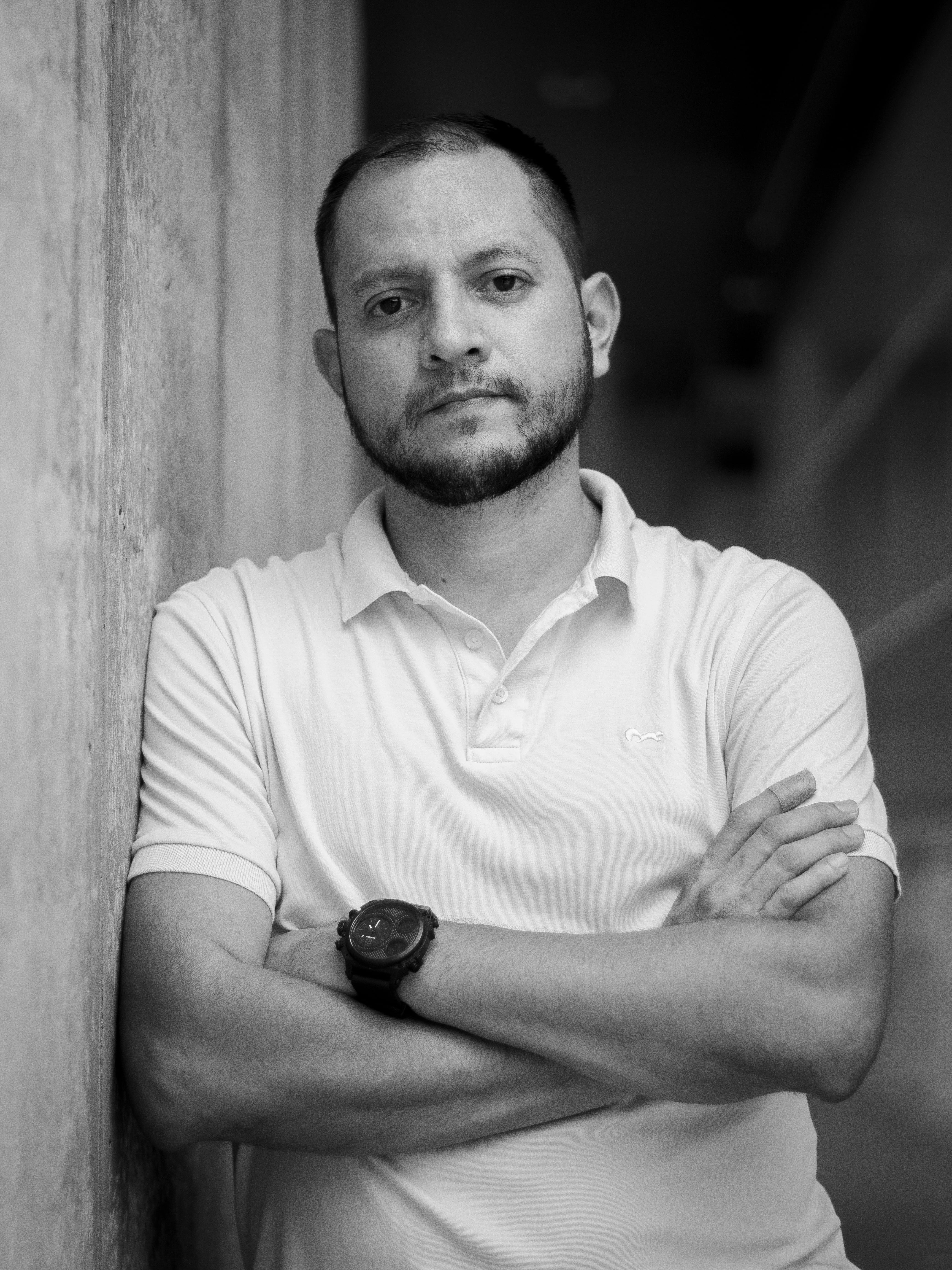 El peor policía del mundo - Andrés Acosta. Foto: Planeta / @darioph.90